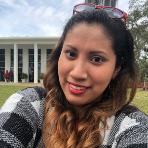 Meet your Posher, Rebecca